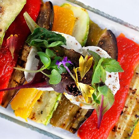 Sun City Hotel - The Gabriel Cairo Ngoại thất bức ảnh A grilled vegetable salad