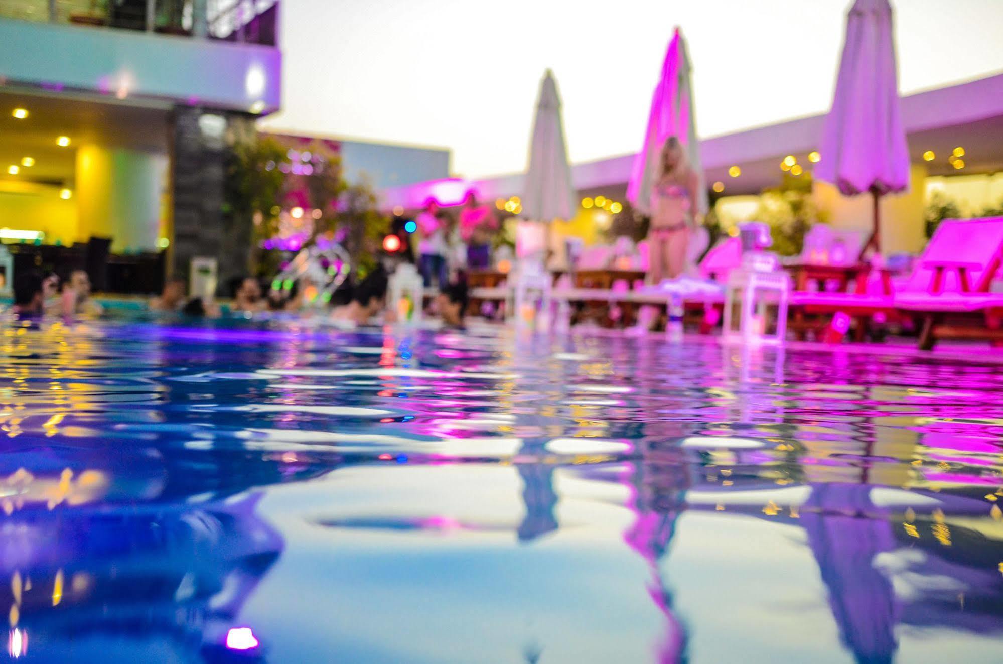 Sun City Hotel - The Gabriel Cairo Ngoại thất bức ảnh The pool at the W